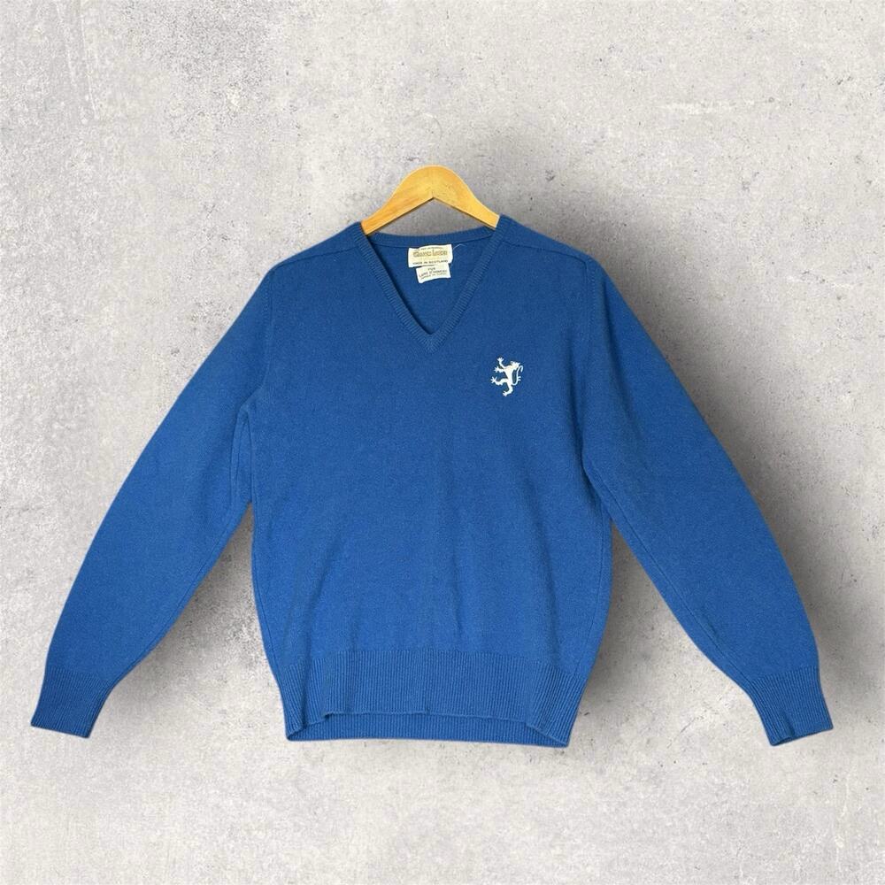 William Lockie Hawick Scotland Lambswool Sweater Blue V Neck Crest Pullover